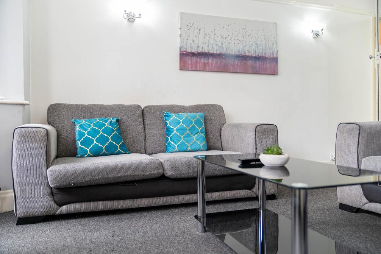 5 Bedroom House - 11 Guests - Garden - Wifi - Smart Tv - Top Rated - Large Driveway 4 Multiple Vehicles - Perfect For Contractors 버밍엄 외부 사진