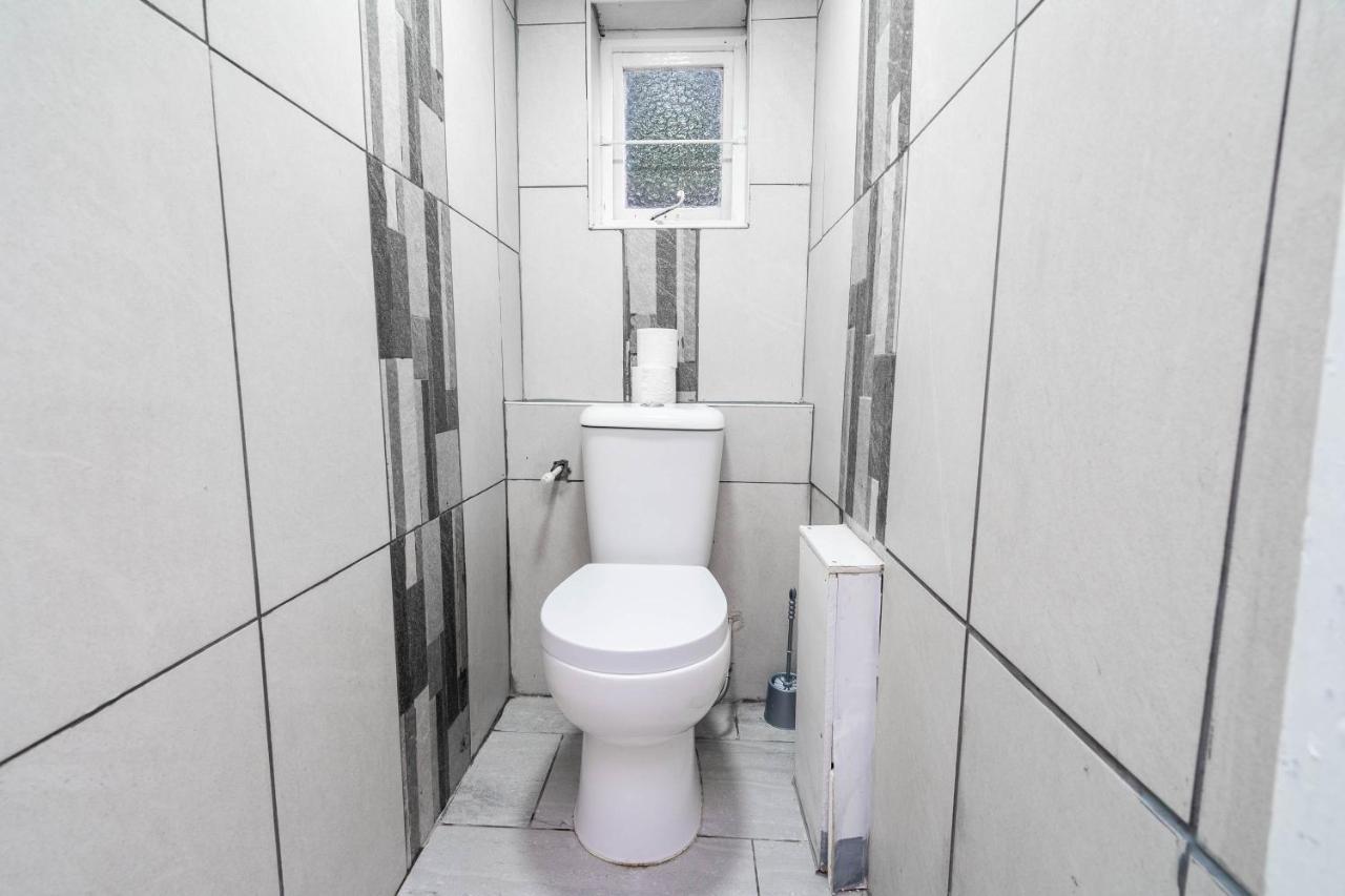 5 Bedroom House - 11 Guests - Garden - Wifi - Smart Tv - Top Rated - Large Driveway 4 Multiple Vehicles - Perfect For Contractors 버밍엄 외부 사진